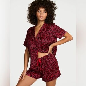 NWT Victoria’s Secret Satin Short Pajama Set Lipstick Scattered Hearts SZ SMALL